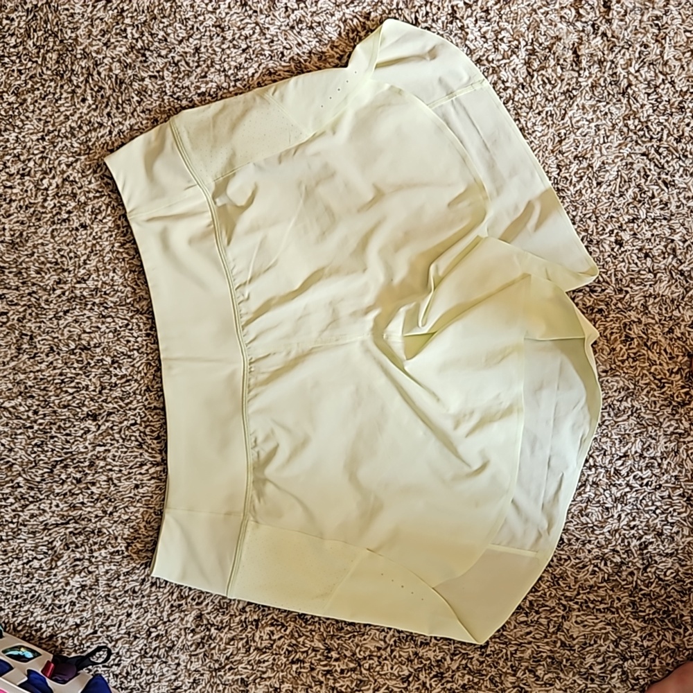 Cleanout Sale!! 🔥🔥 Dropped Price Athleta workout shorts, 1x, yellow, flowy
